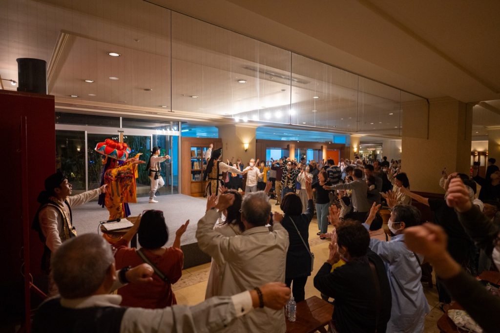 琉球舞踊＆エイサーのステージ